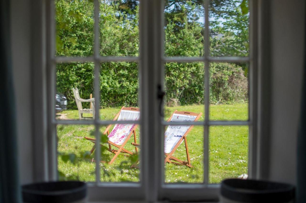Adorable Two Bed Norfolk Broads Holiday Home - River Views With Moorings & Fishing Stalham Exterior photo