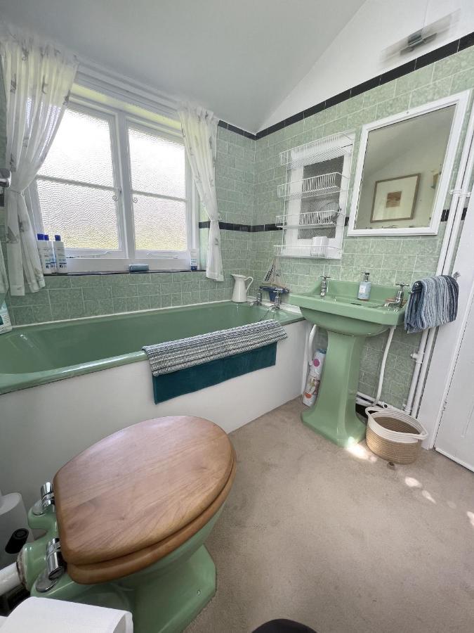 Adorable Two Bed Norfolk Broads Holiday Home - River Views With Moorings & Fishing Stalham Exterior photo