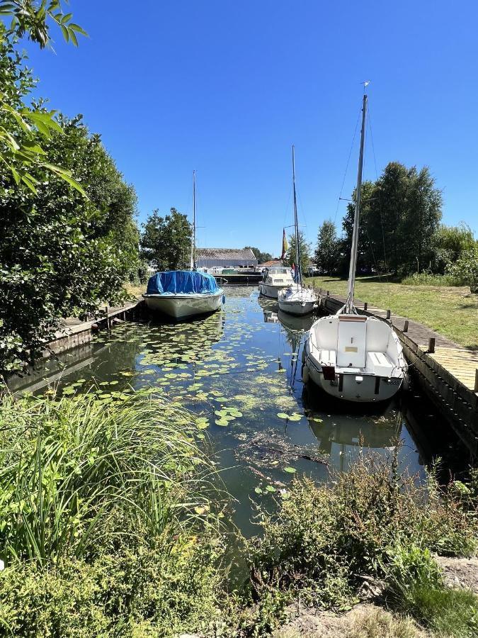 Adorable Two Bed Norfolk Broads Holiday Home - River Views With Moorings & Fishing Stalham Exterior photo