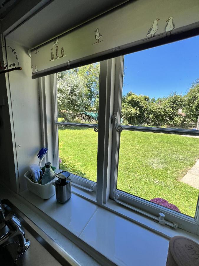 Adorable Two Bed Norfolk Broads Holiday Home - River Views With Moorings & Fishing Stalham Exterior photo